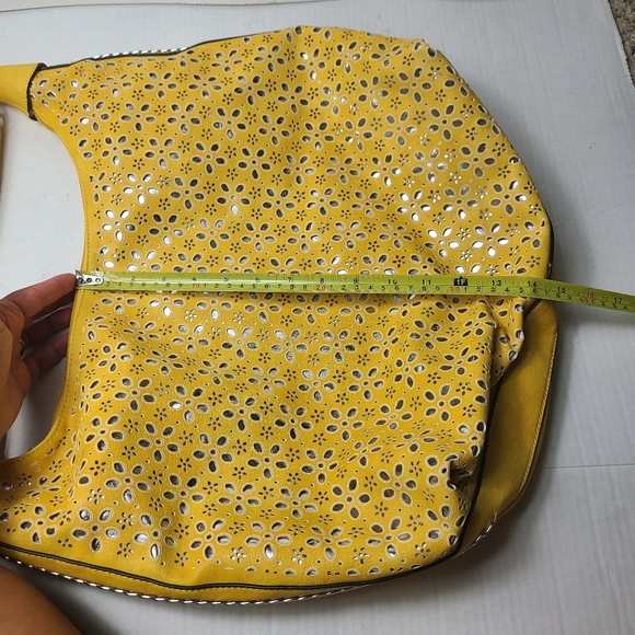 Big yellow shoulder bag - Picture 8 of 10